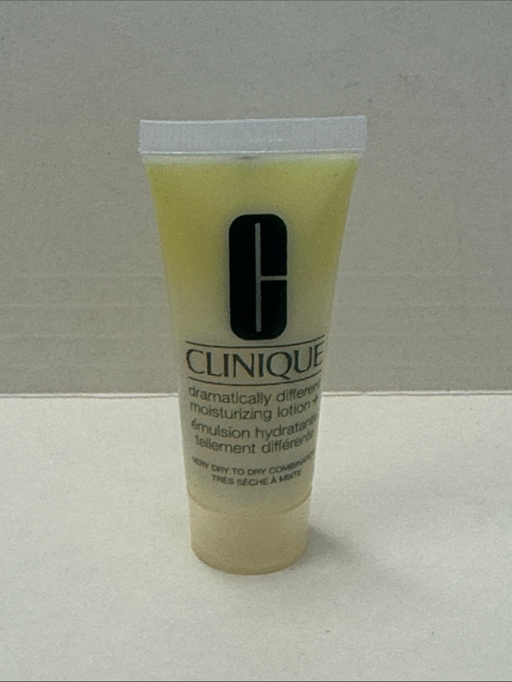 CLINIQUE Dramatically Different Moisturizing Travel Purse Size 0.5oz NIP